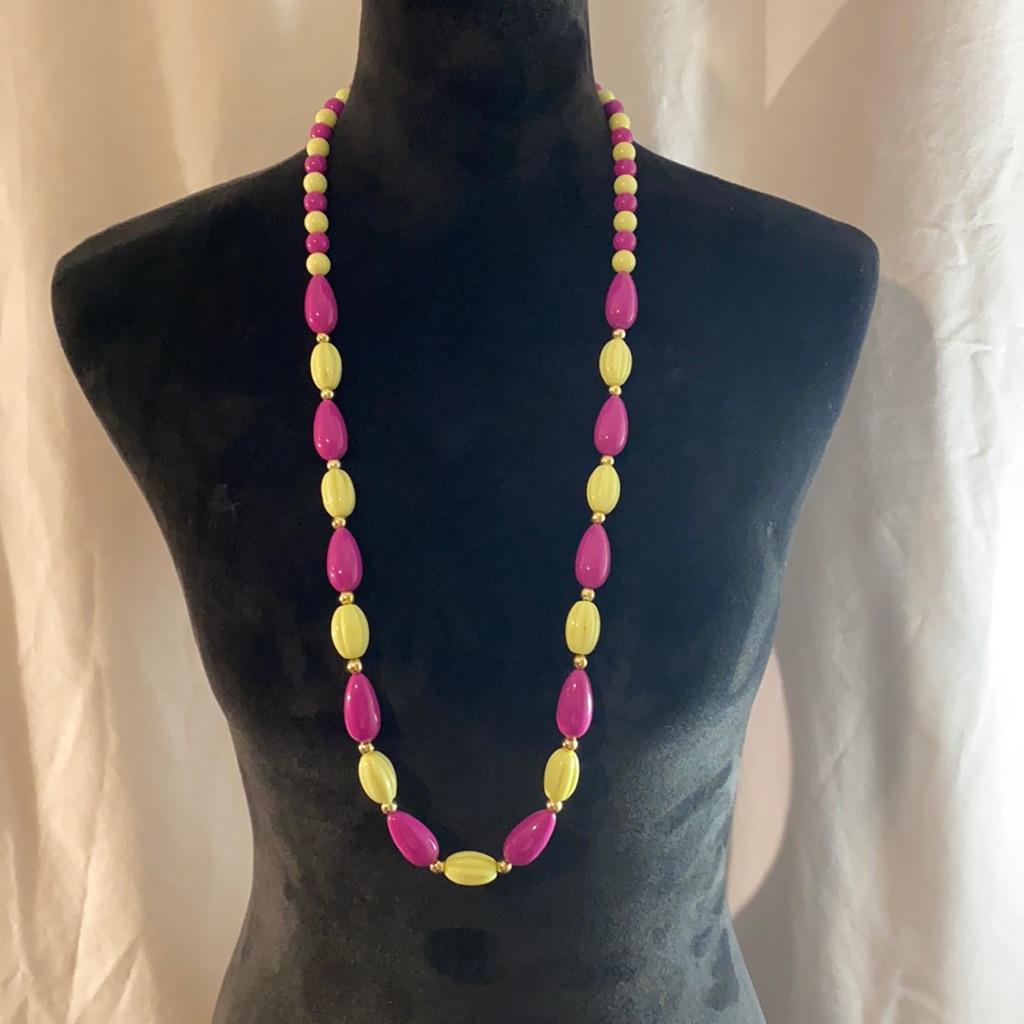 Joan Rivers PurpleMagenta And Lime Green Fluted Plastic Bead Long Necklace 8$